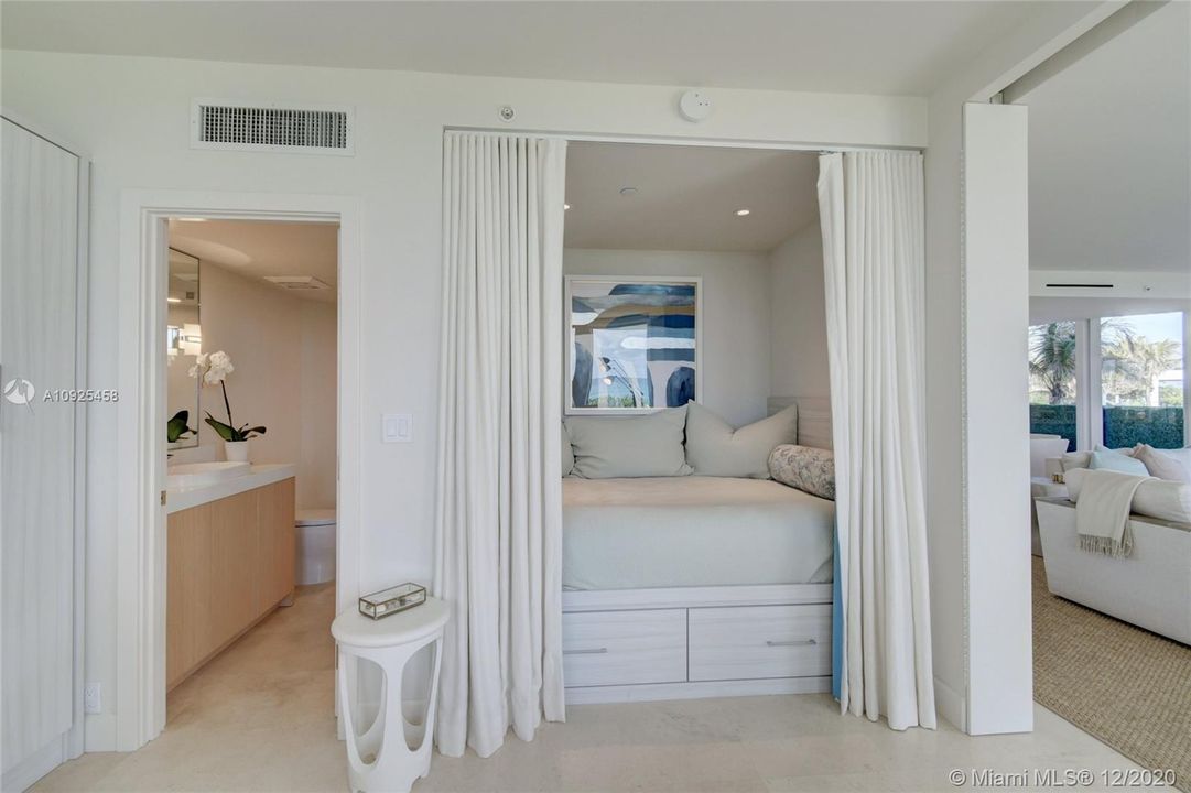 Recently Sold: $2,099,000 (2 beds, 2 baths, 2244 Square Feet)