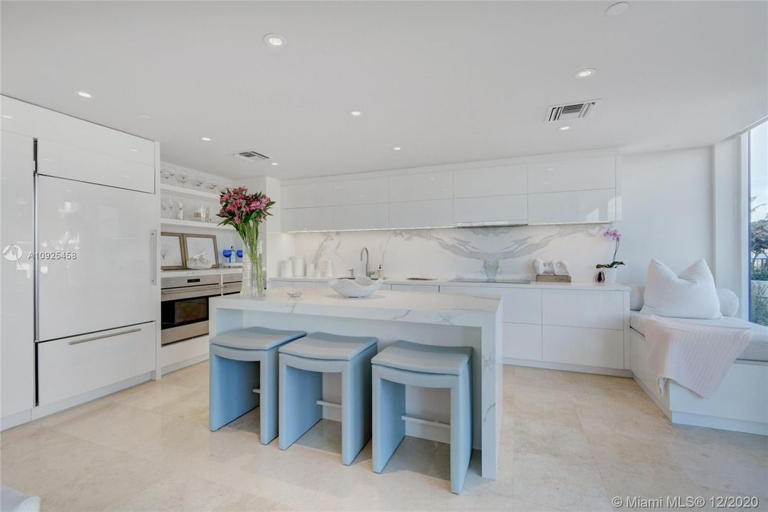 Recently Sold: $2,099,000 (2 beds, 2 baths, 2244 Square Feet)