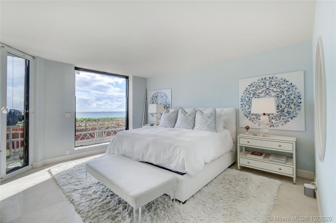 Recently Sold: $2,099,000 (2 beds, 2 baths, 2244 Square Feet)