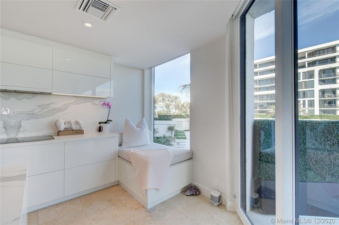 Recently Sold: $2,099,000 (2 beds, 2 baths, 2244 Square Feet)