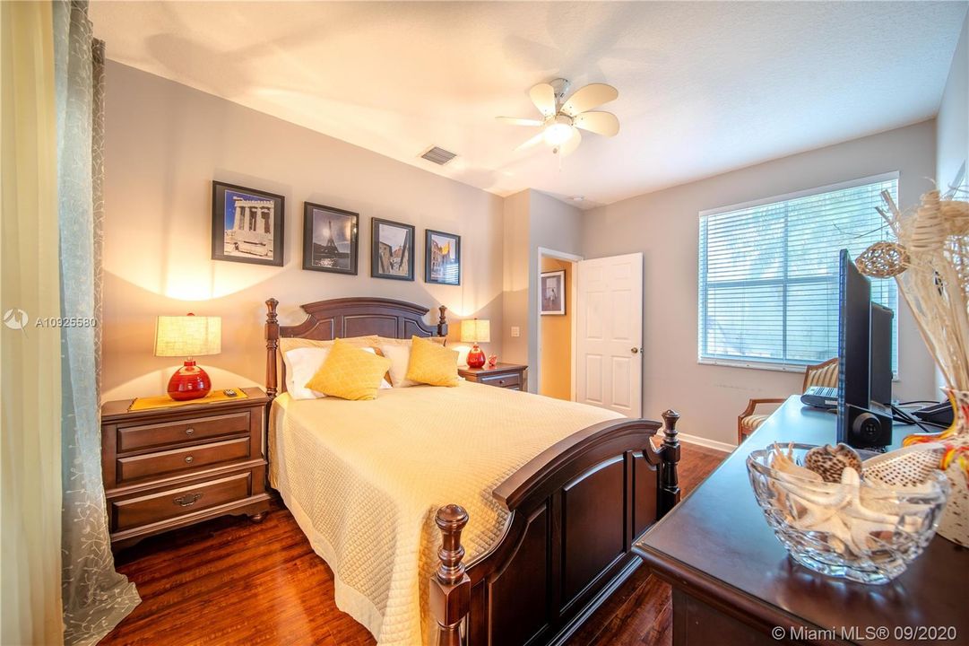 Recently Sold: $535,000 (5 beds, 3 baths, 2742 Square Feet)