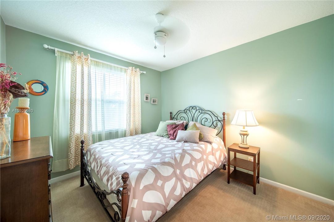Recently Sold: $535,000 (5 beds, 3 baths, 2742 Square Feet)
