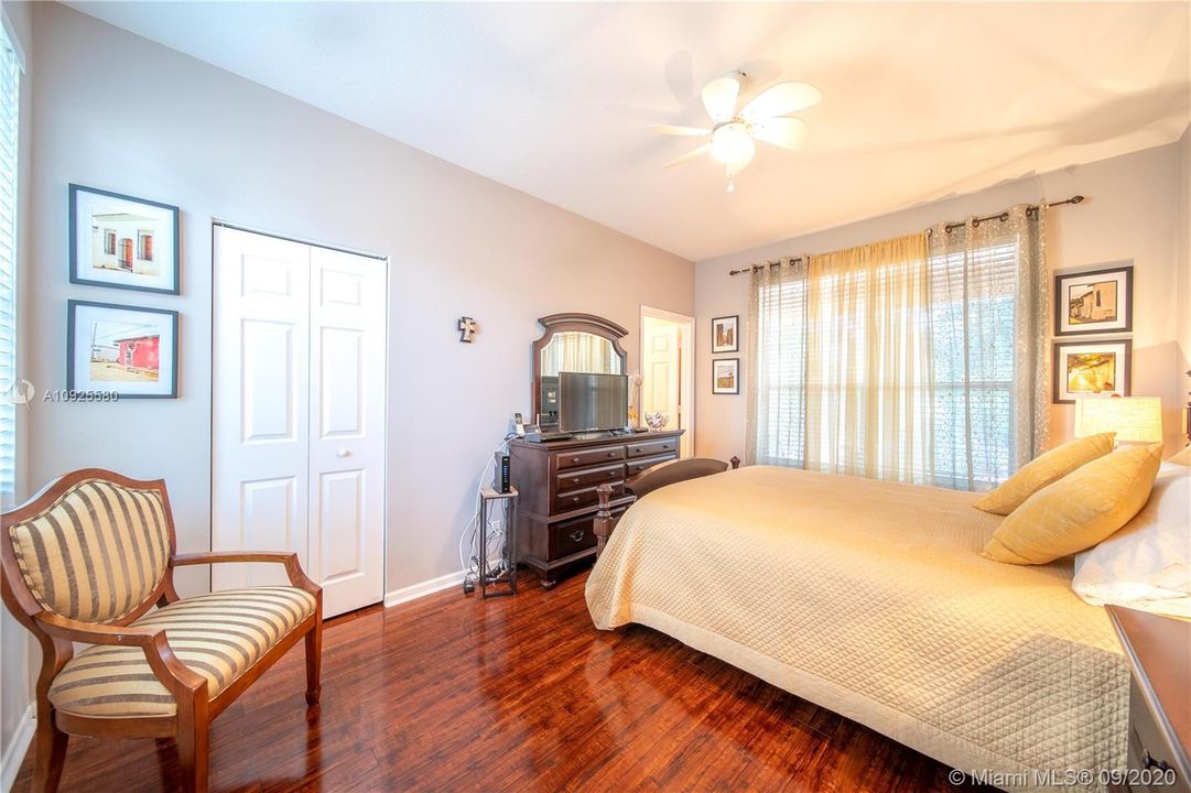 Recently Sold: $535,000 (5 beds, 3 baths, 2742 Square Feet)