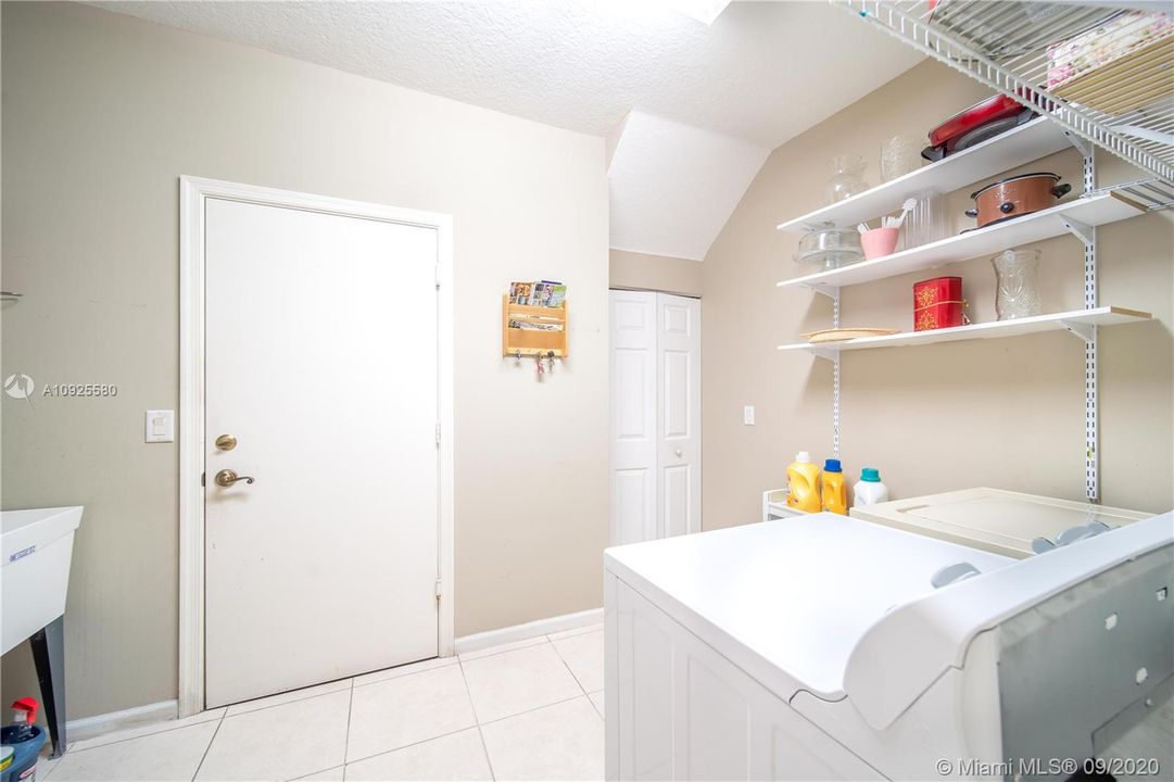 Recently Sold: $535,000 (5 beds, 3 baths, 2742 Square Feet)
