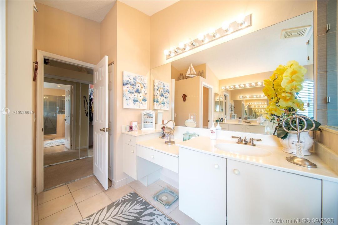 Recently Sold: $535,000 (5 beds, 3 baths, 2742 Square Feet)