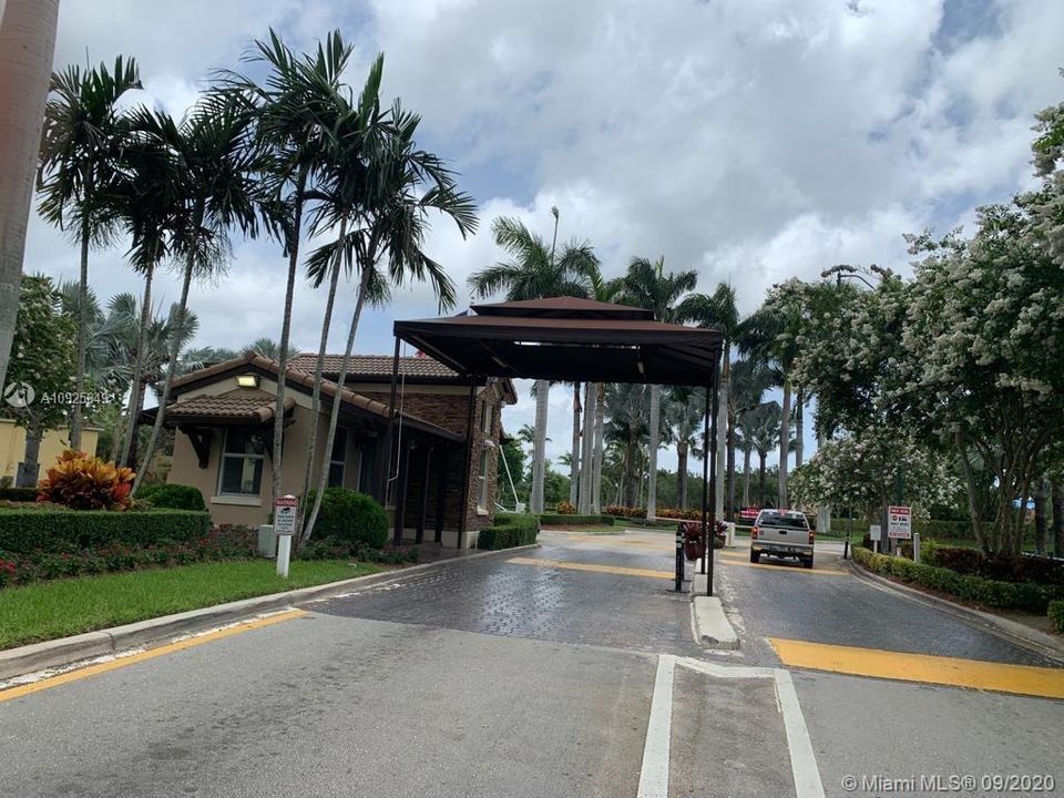 Недавно продано: $145,000 (2 спален, 2 ванн, 910 Квадратных фут)