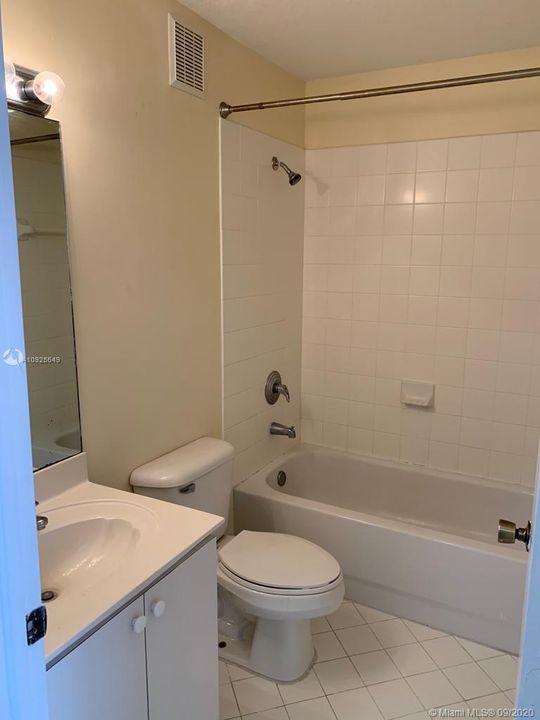 Недавно продано: $145,000 (2 спален, 2 ванн, 910 Квадратных фут)