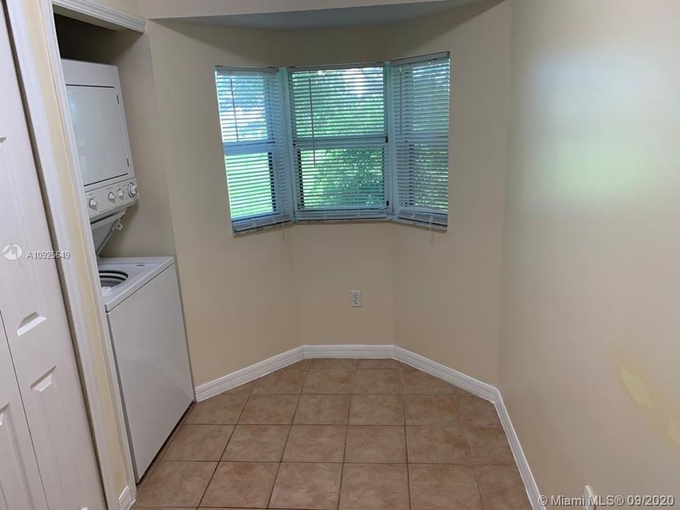 Недавно продано: $145,000 (2 спален, 2 ванн, 910 Квадратных фут)