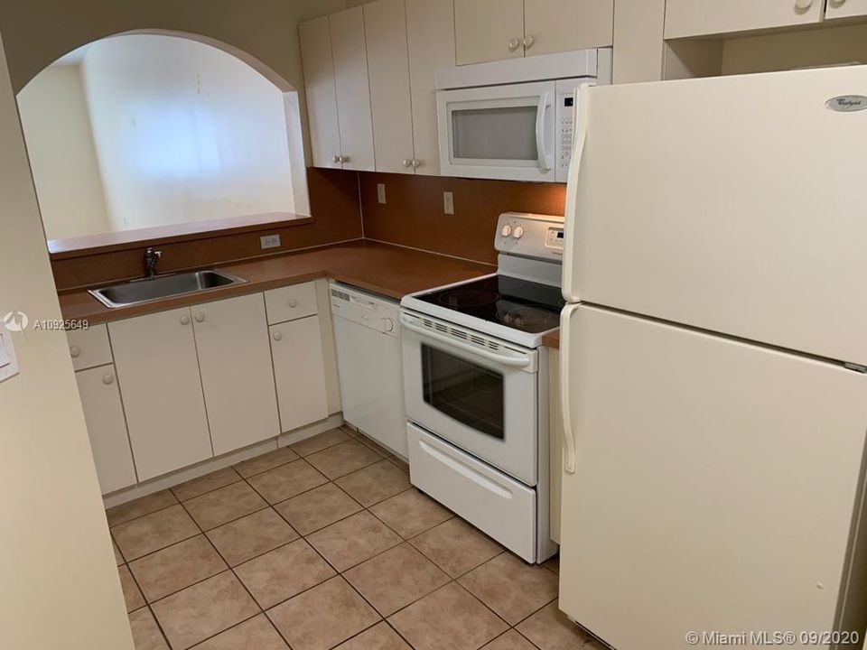 Недавно продано: $145,000 (2 спален, 2 ванн, 910 Квадратных фут)