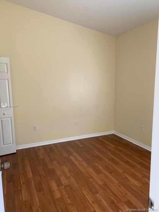 Недавно продано: $145,000 (2 спален, 2 ванн, 910 Квадратных фут)