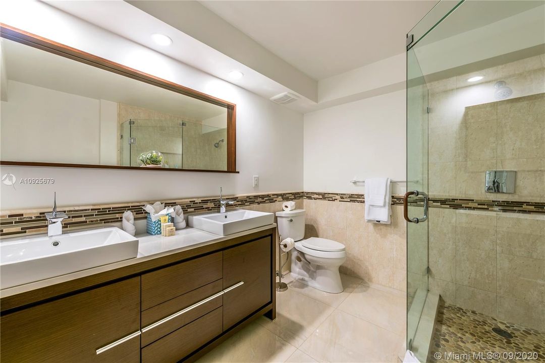 Недавно арендовано: $3,900 (2 спален, 2 ванн, 1800 Квадратных фут)