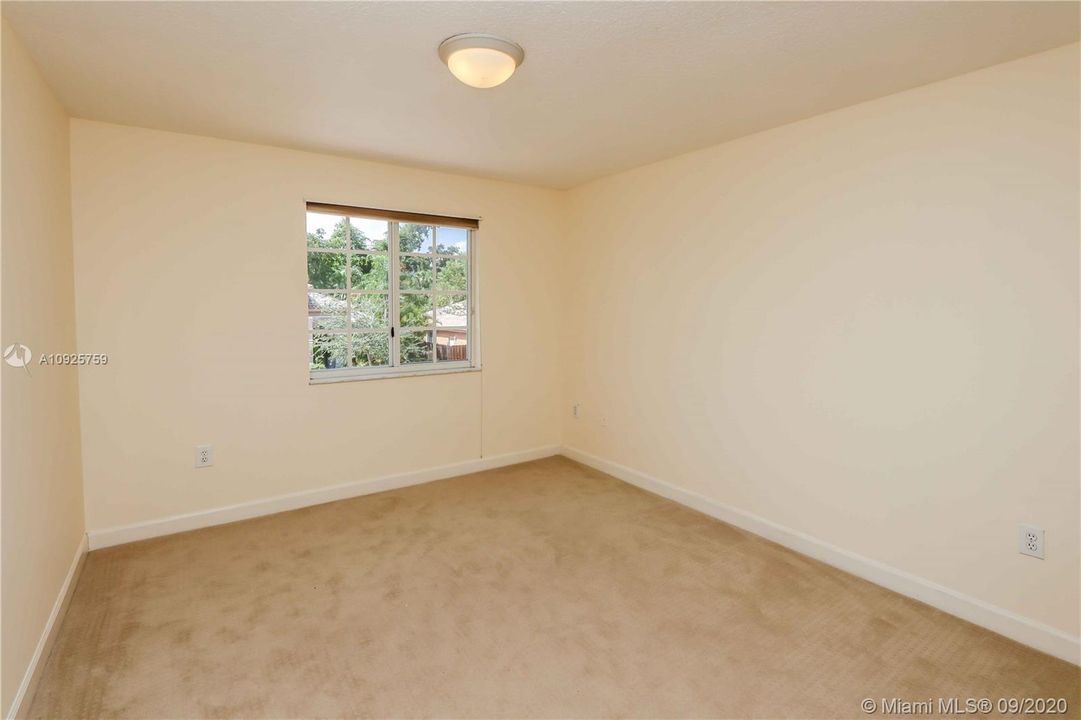 Vendido Recientemente: $659,000 (5 camas, 3 baños, 3206 Pies cuadrados)