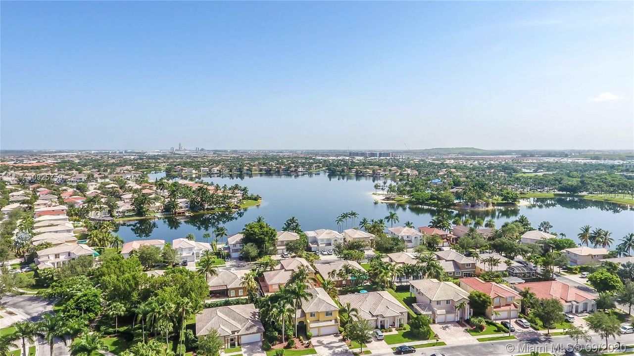 Vendido Recientemente: $659,000 (5 camas, 3 baños, 3206 Pies cuadrados)
