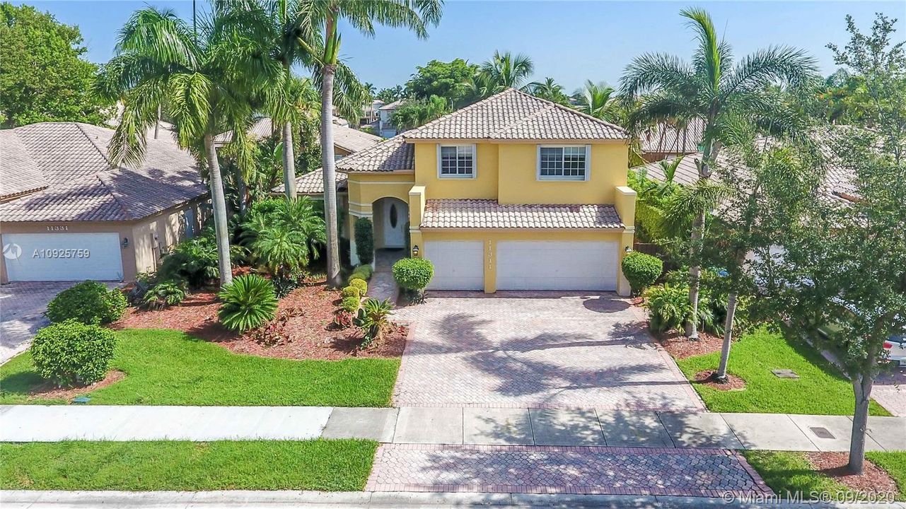 Vendido Recientemente: $659,000 (5 camas, 3 baños, 3206 Pies cuadrados)