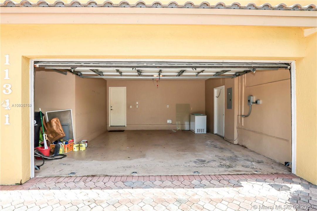 Vendido Recientemente: $659,000 (5 camas, 3 baños, 3206 Pies cuadrados)
