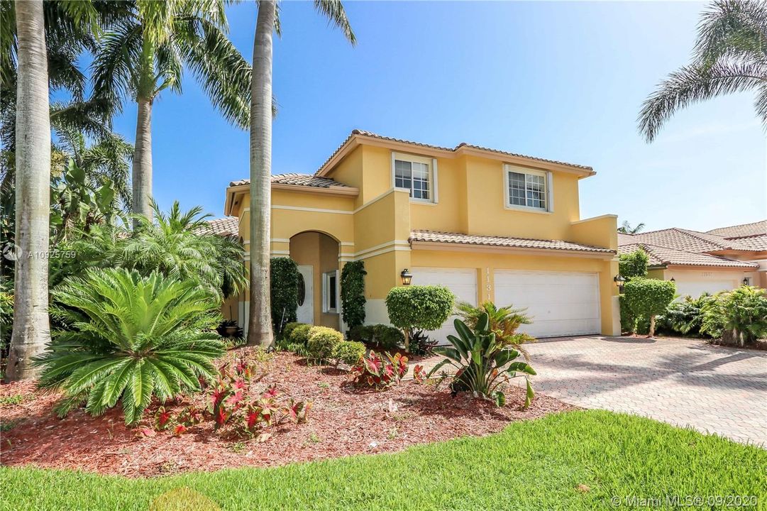 Vendido Recientemente: $659,000 (5 camas, 3 baños, 3206 Pies cuadrados)