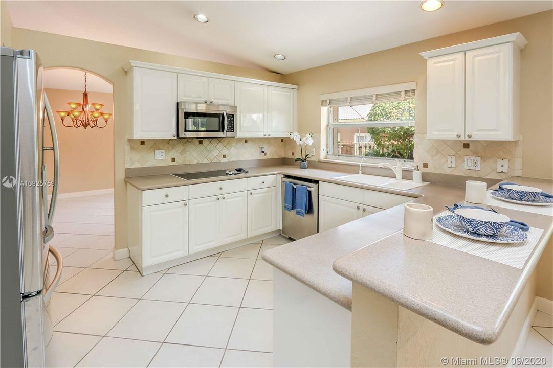 Vendido Recientemente: $659,000 (5 camas, 3 baños, 3206 Pies cuadrados)