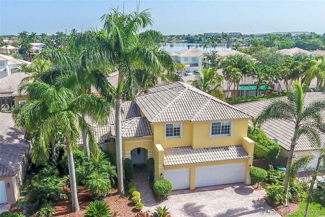 Vendido Recientemente: $659,000 (5 camas, 3 baños, 3206 Pies cuadrados)