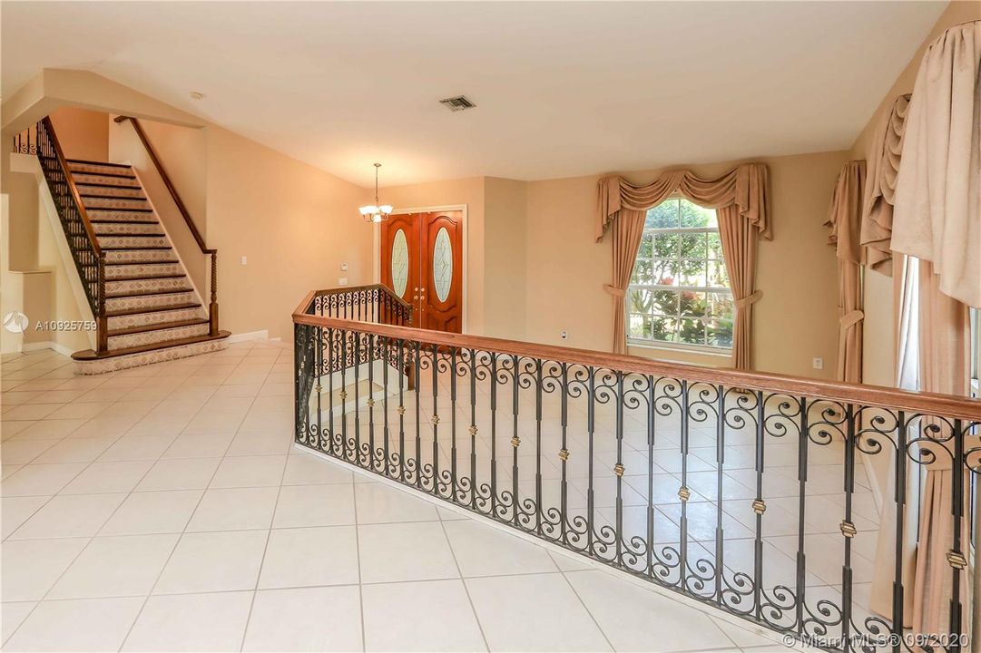 Vendido Recientemente: $659,000 (5 camas, 3 baños, 3206 Pies cuadrados)
