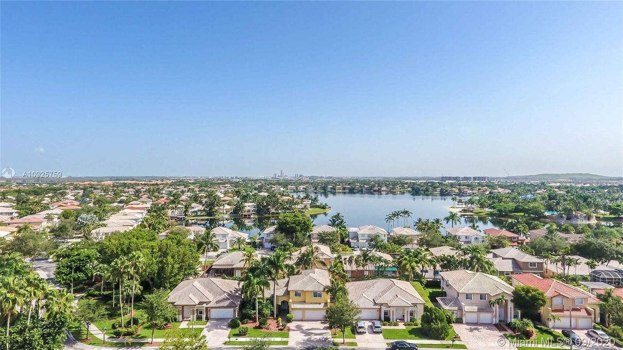 Vendido Recientemente: $659,000 (5 camas, 3 baños, 3206 Pies cuadrados)
