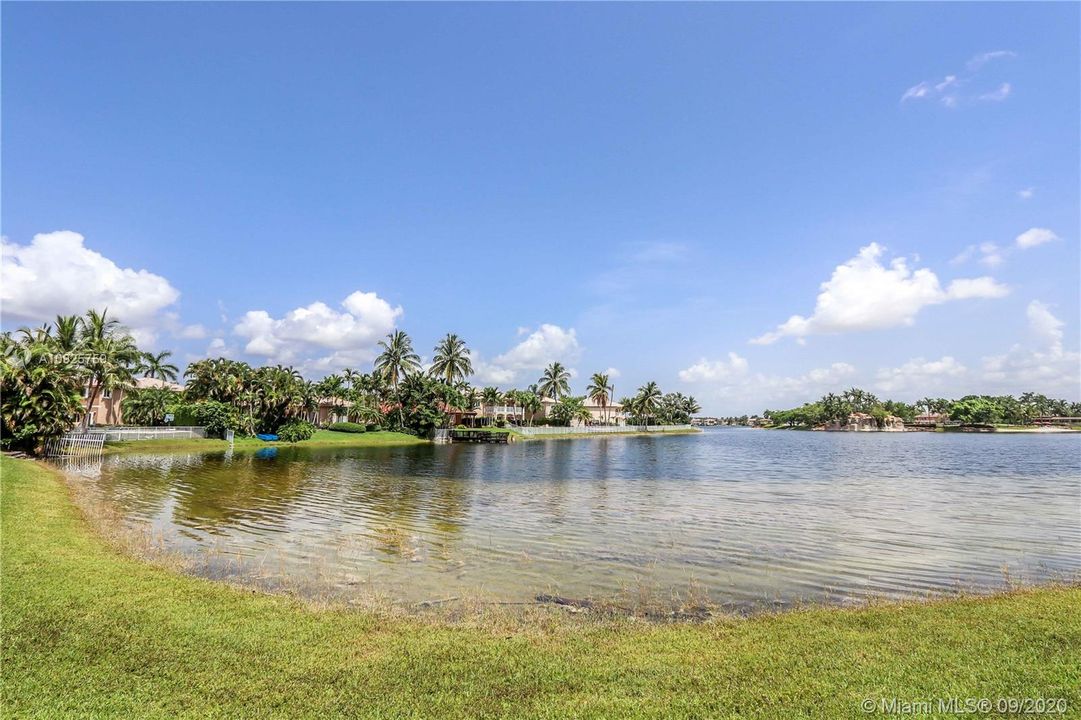 Vendido Recientemente: $659,000 (5 camas, 3 baños, 3206 Pies cuadrados)