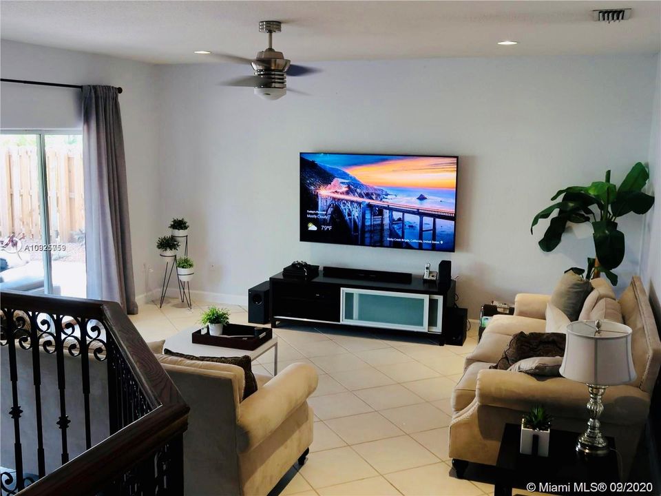 Vendido Recientemente: $659,000 (5 camas, 3 baños, 3206 Pies cuadrados)
