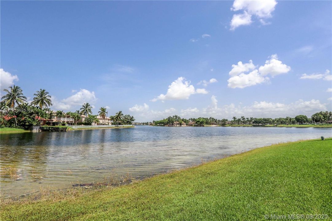 Vendido Recientemente: $659,000 (5 camas, 3 baños, 3206 Pies cuadrados)