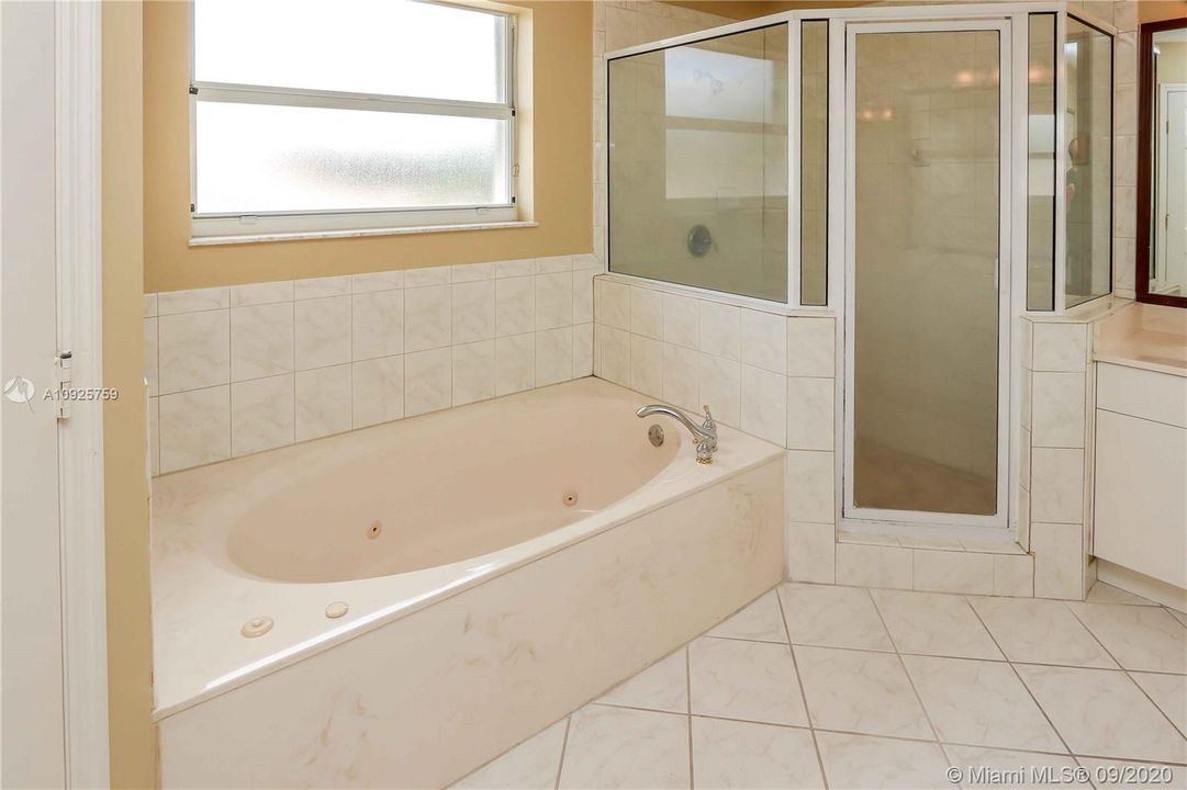 Vendido Recientemente: $659,000 (5 camas, 3 baños, 3206 Pies cuadrados)