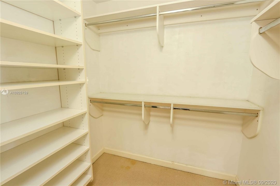 Vendido Recientemente: $659,000 (5 camas, 3 baños, 3206 Pies cuadrados)