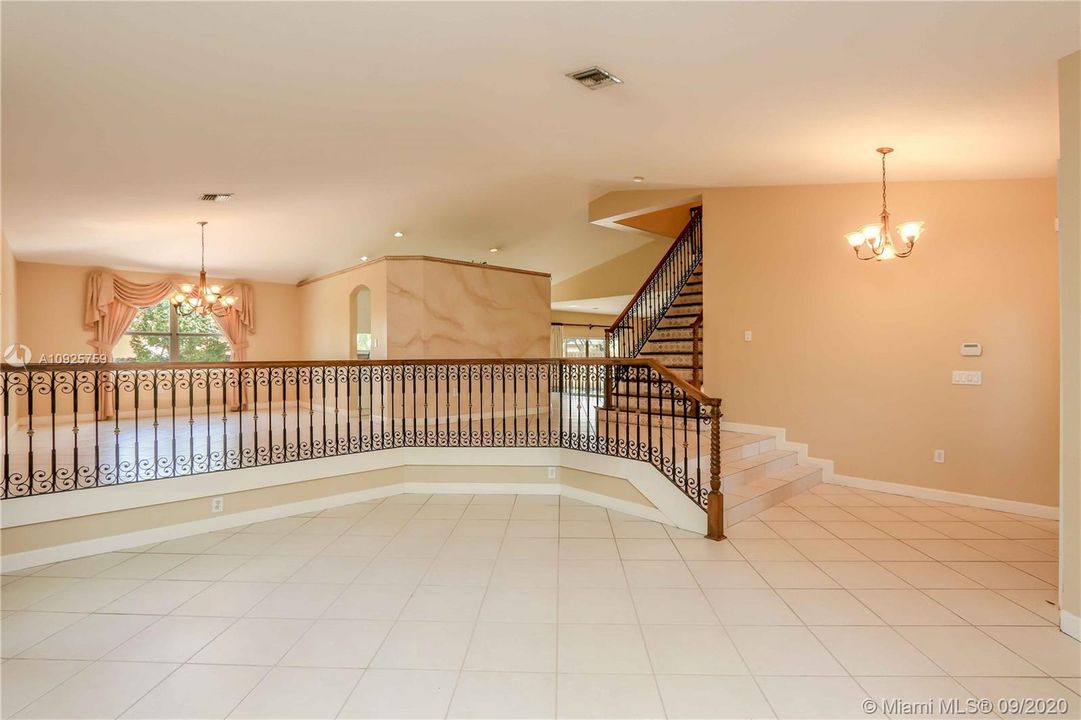Vendido Recientemente: $659,000 (5 camas, 3 baños, 3206 Pies cuadrados)