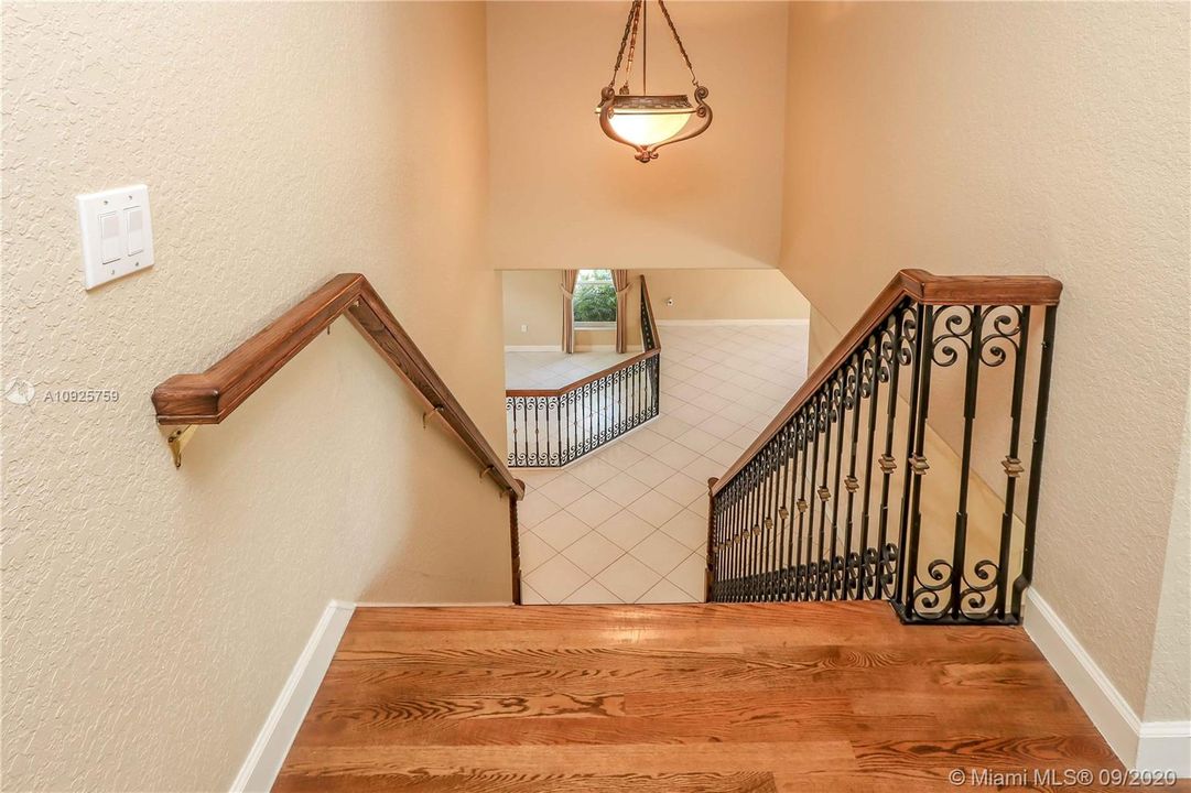 Vendido Recientemente: $659,000 (5 camas, 3 baños, 3206 Pies cuadrados)