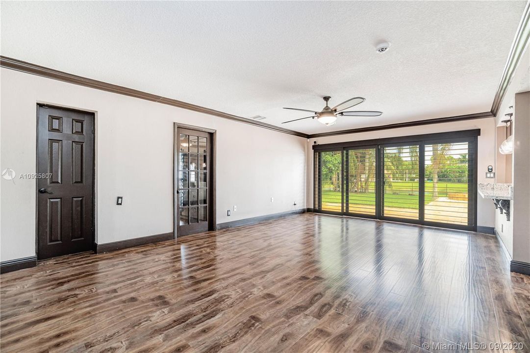 Недавно продано: $605,000 (5 спален, 2 ванн, 2748 Квадратных фут)