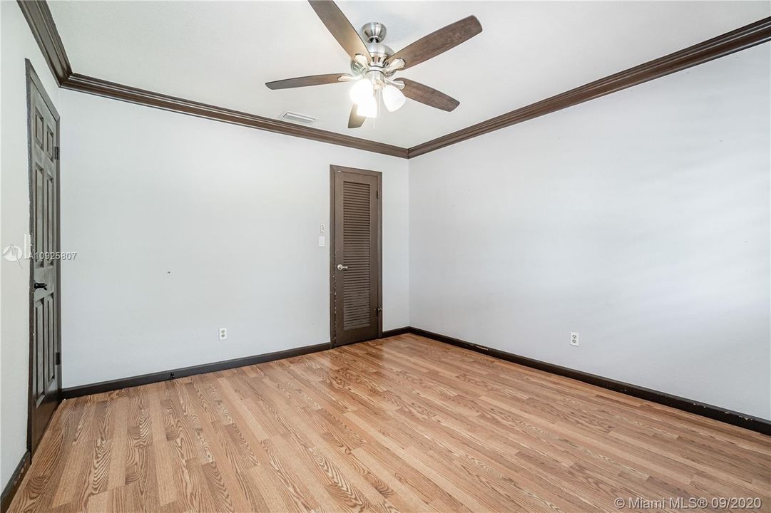 Недавно продано: $605,000 (5 спален, 2 ванн, 2748 Квадратных фут)