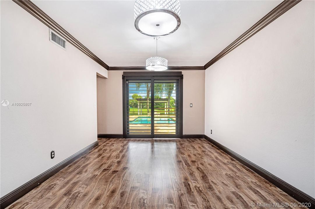 Недавно продано: $605,000 (5 спален, 2 ванн, 2748 Квадратных фут)