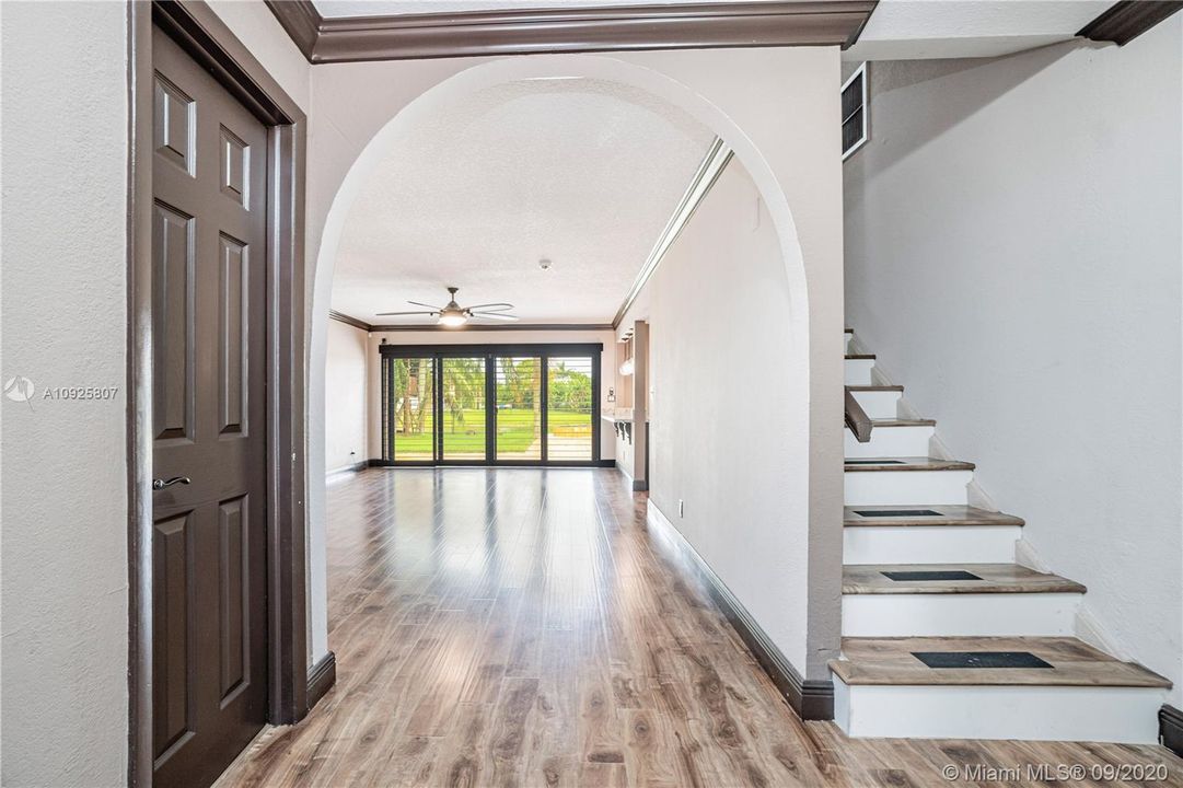 Недавно продано: $605,000 (5 спален, 2 ванн, 2748 Квадратных фут)