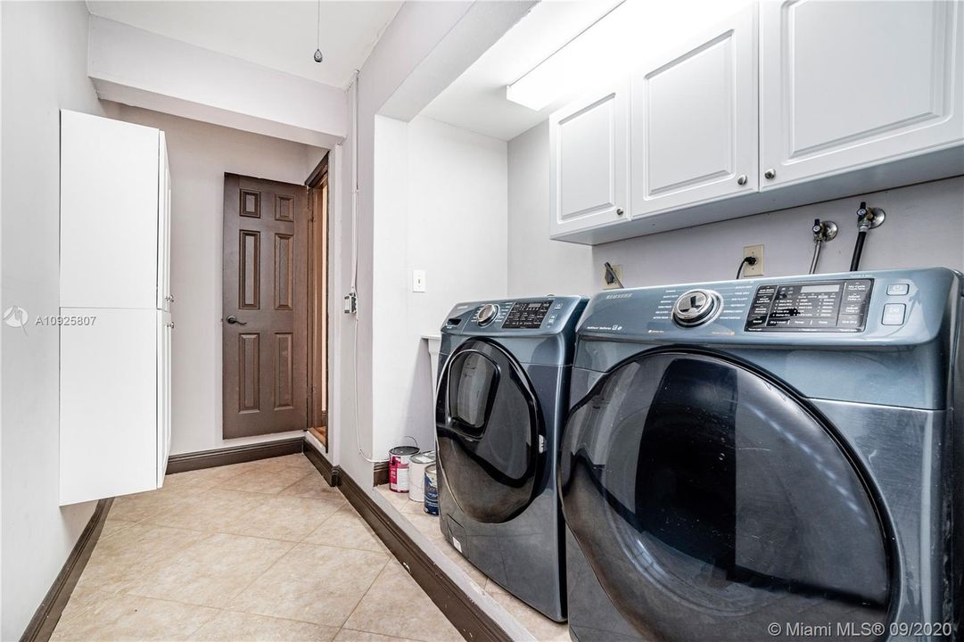 Недавно продано: $605,000 (5 спален, 2 ванн, 2748 Квадратных фут)