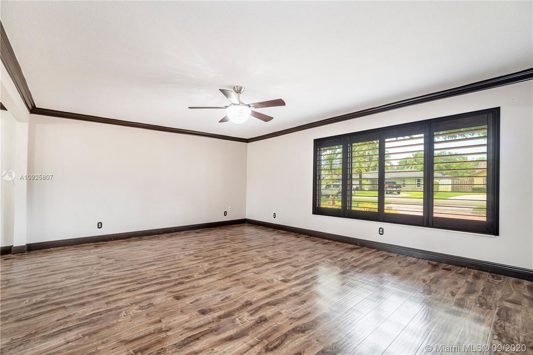 Недавно продано: $605,000 (5 спален, 2 ванн, 2748 Квадратных фут)