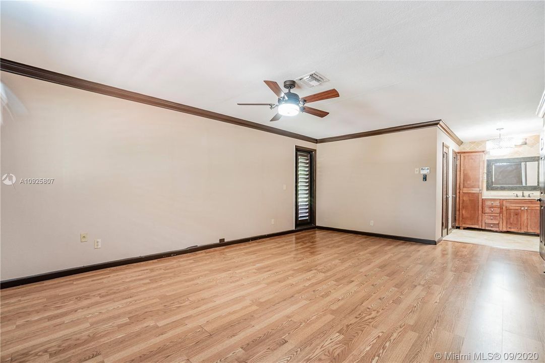 Недавно продано: $605,000 (5 спален, 2 ванн, 2748 Квадратных фут)