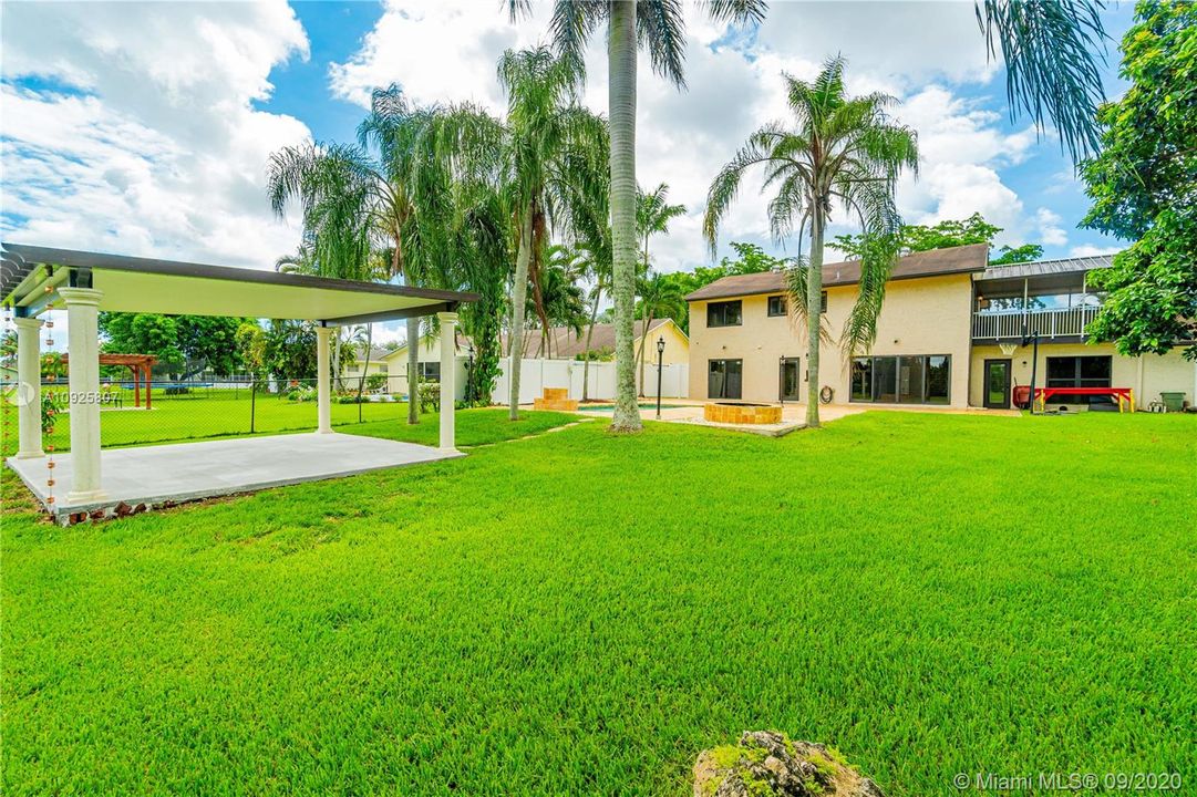 Недавно продано: $605,000 (5 спален, 2 ванн, 2748 Квадратных фут)