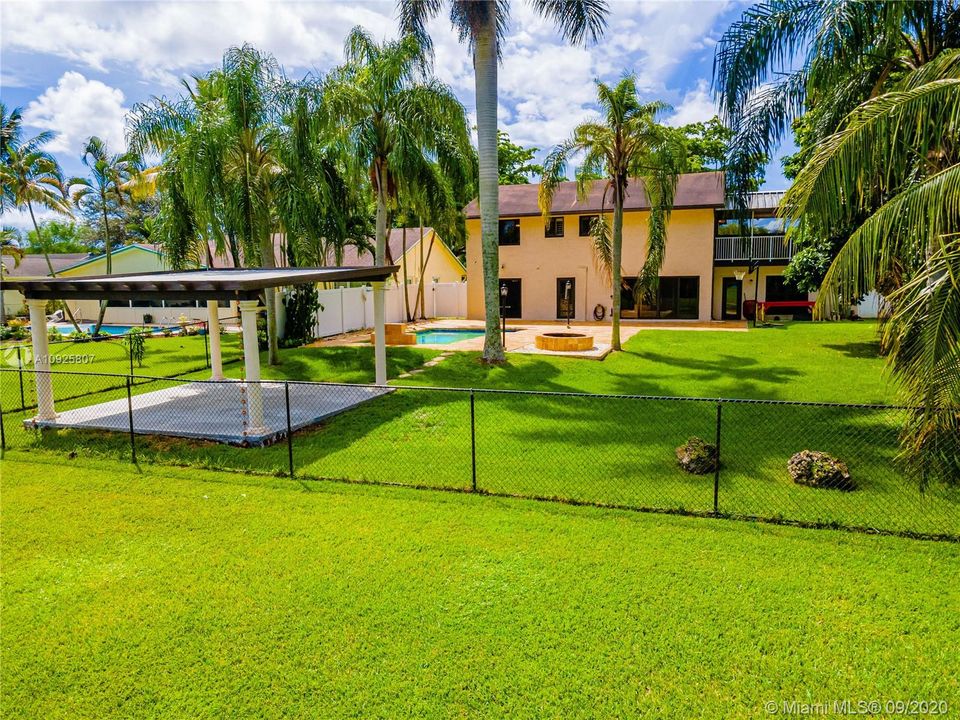 Недавно продано: $605,000 (5 спален, 2 ванн, 2748 Квадратных фут)