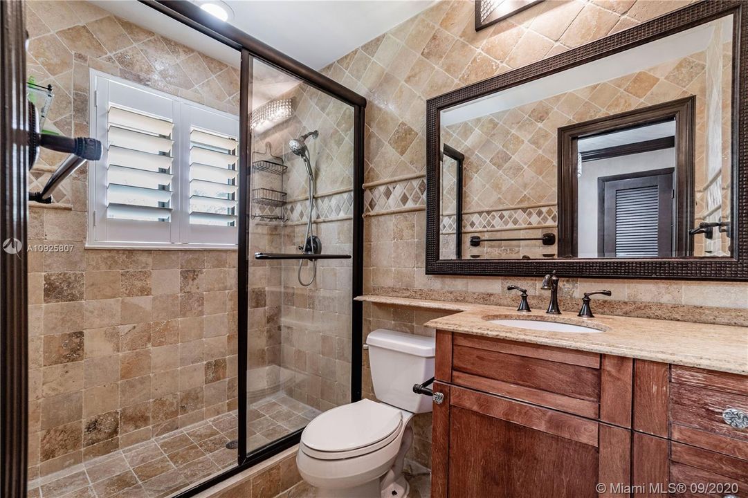 Недавно продано: $605,000 (5 спален, 2 ванн, 2748 Квадратных фут)