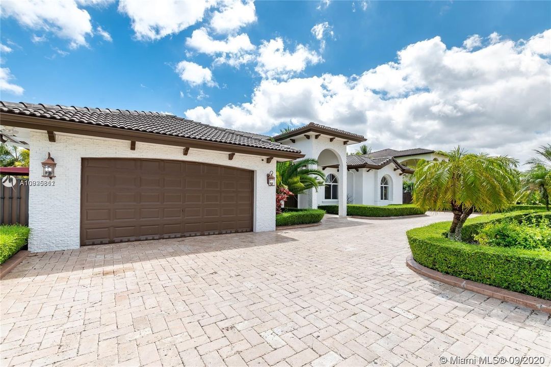 Recently Rented: $5,500 (5 beds, 4 baths, 3143 Square Feet)