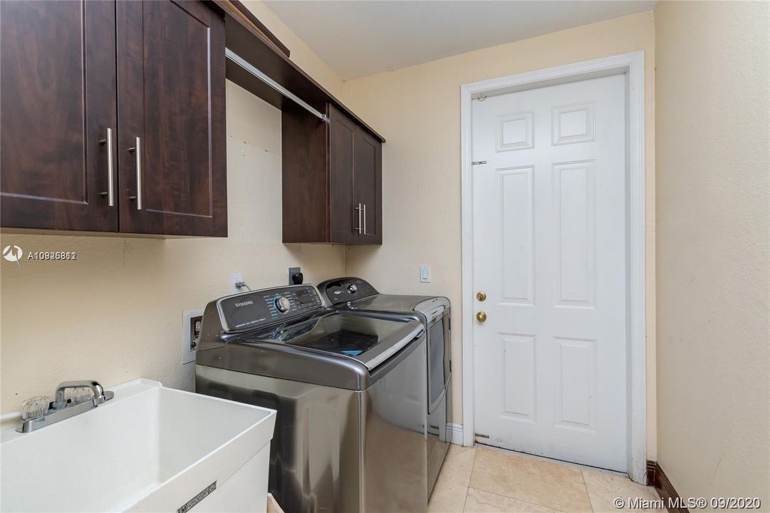 Recently Rented: $5,500 (5 beds, 4 baths, 3143 Square Feet)