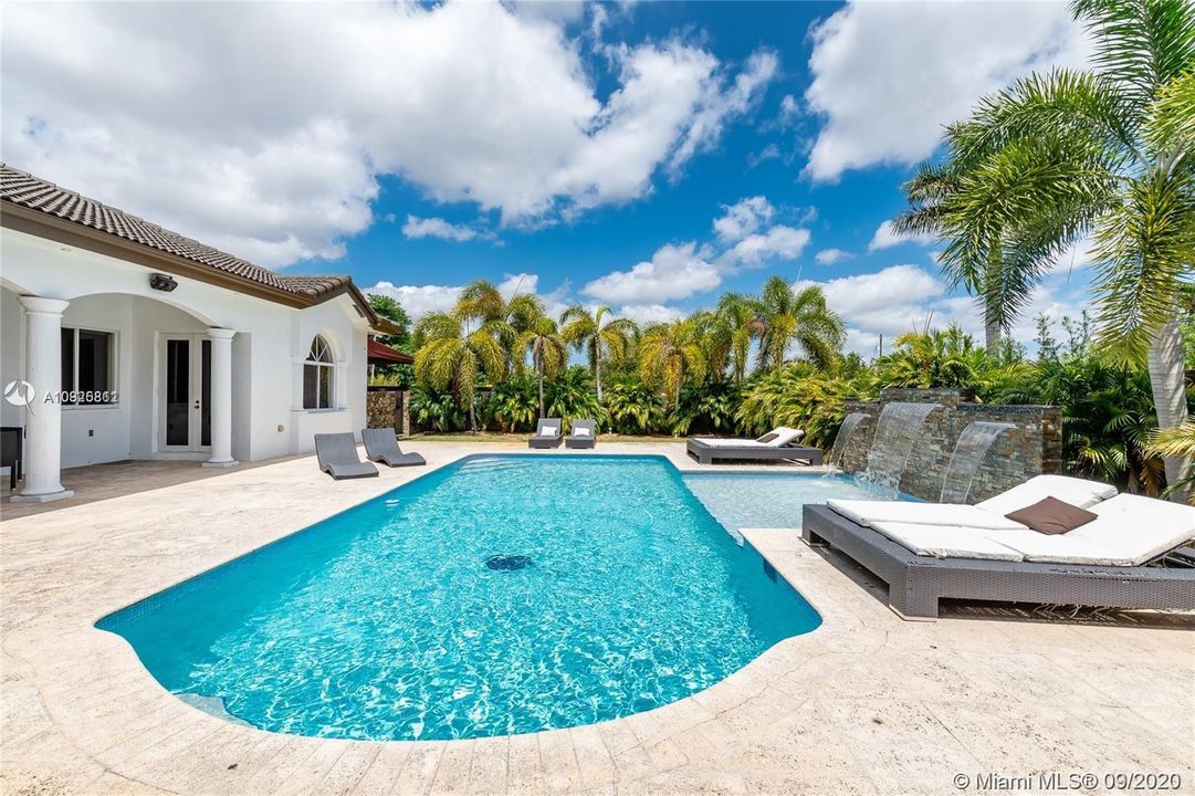 Recently Rented: $5,500 (5 beds, 4 baths, 3143 Square Feet)