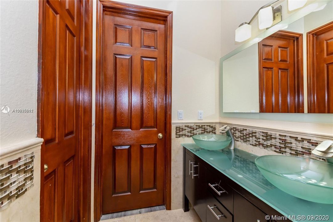 Recently Rented: $5,500 (5 beds, 4 baths, 3143 Square Feet)