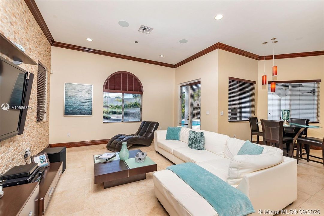 Recently Rented: $5,500 (5 beds, 4 baths, 3143 Square Feet)