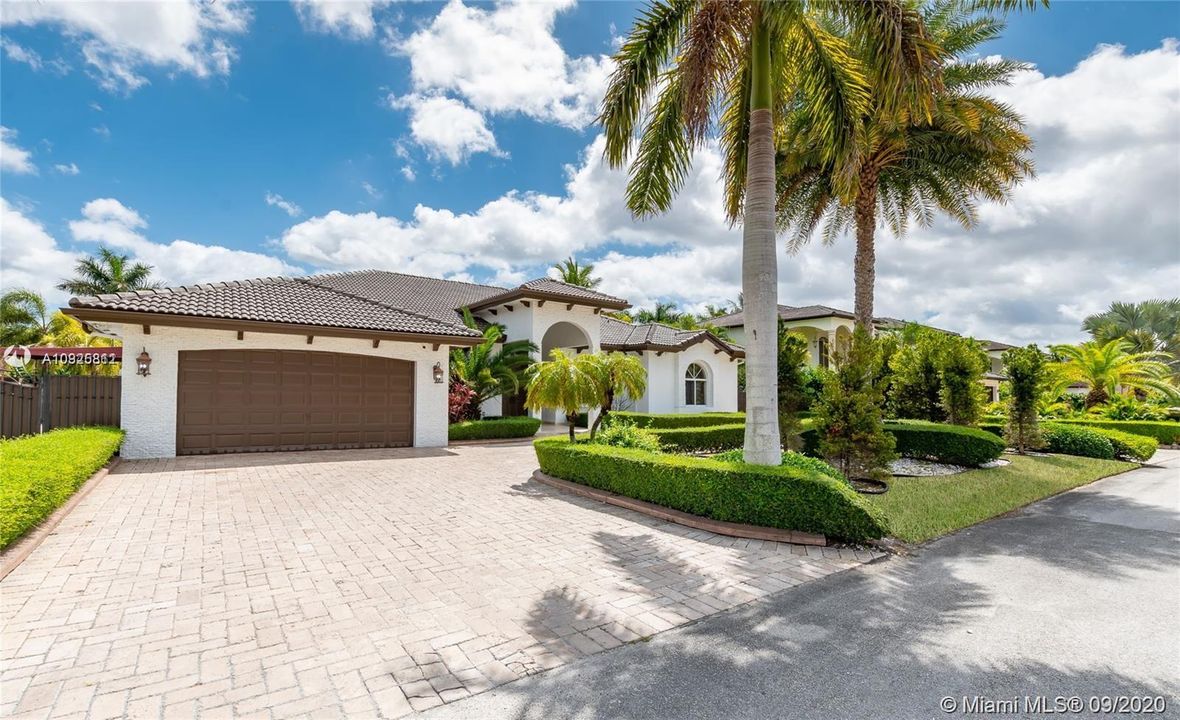 Recently Rented: $5,500 (5 beds, 4 baths, 3143 Square Feet)