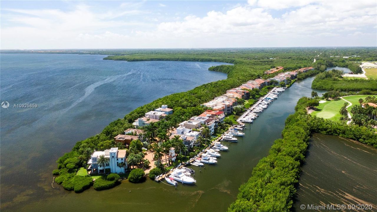 Vendido Recientemente: $849,900 (3 camas, 4 baños, 2801 Pies cuadrados)