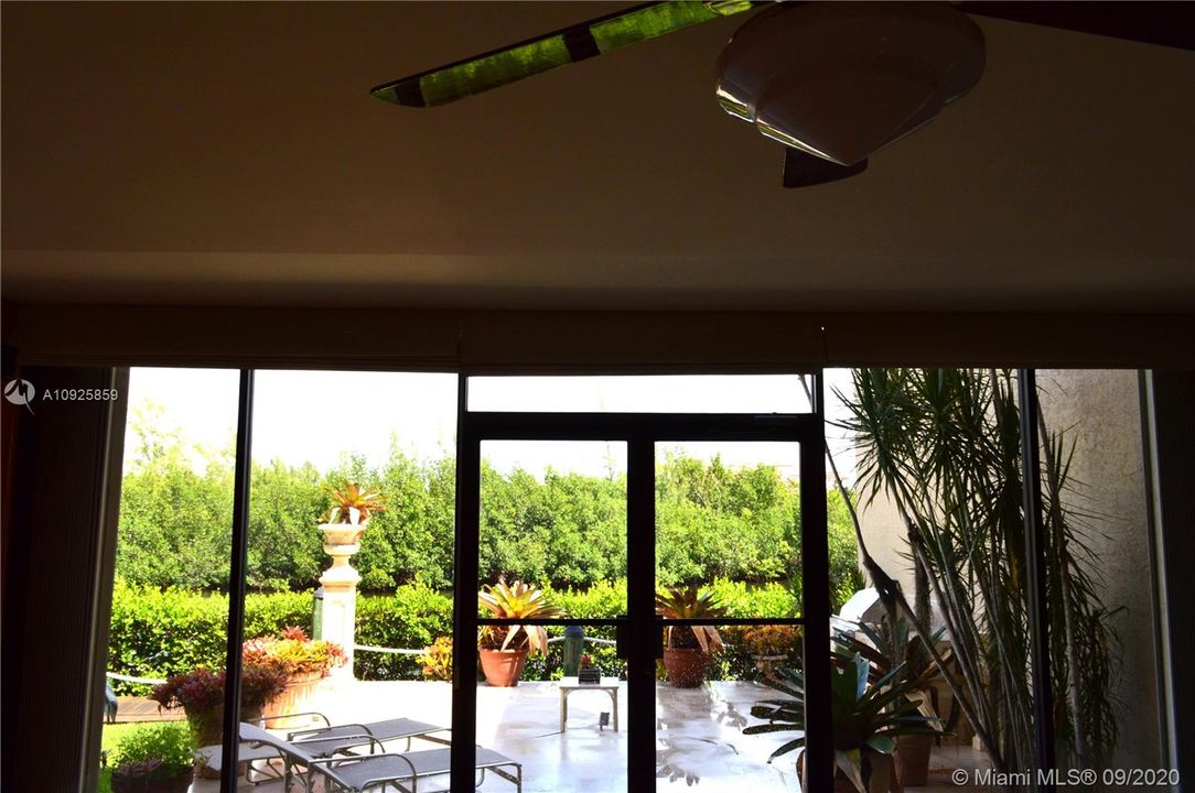 Vendido Recientemente: $849,900 (3 camas, 4 baños, 2801 Pies cuadrados)