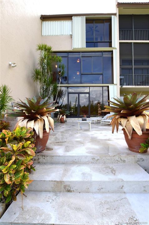 Vendido Recientemente: $849,900 (3 camas, 4 baños, 2801 Pies cuadrados)